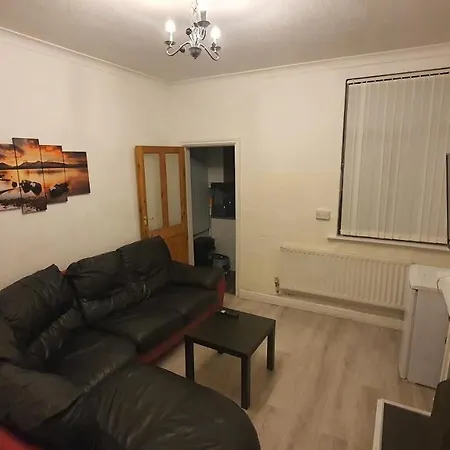2 Bedroom House, Tunstall, Stoke-On-Trent. Exterior photo