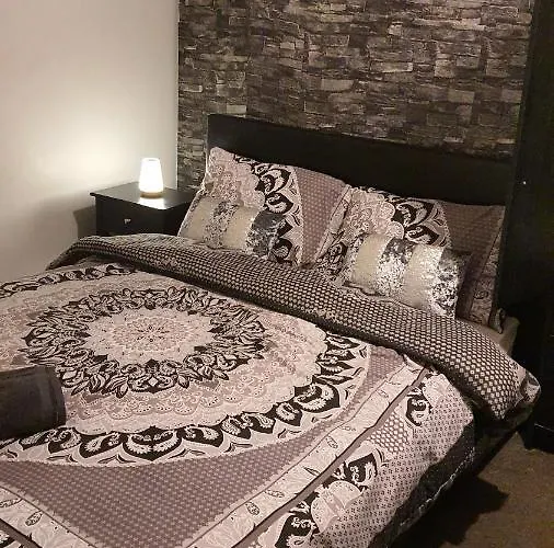 2 Bedroom House, Tunstall, Stoke-On-Trent.