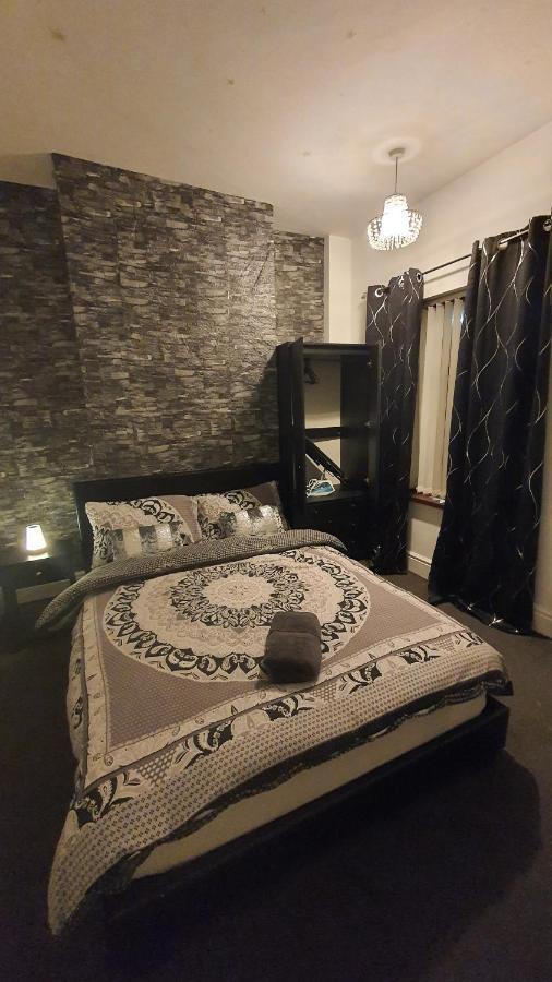 Apartment 2 Bedroom House, Tunstall, Stoke-on-trent. *
