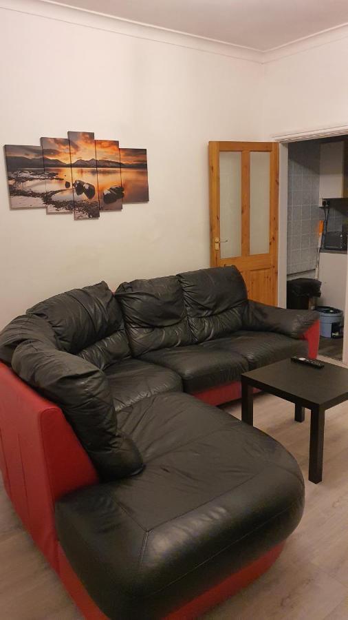 2 Bedroom House, Tunstall, Stoke-on-trent. *