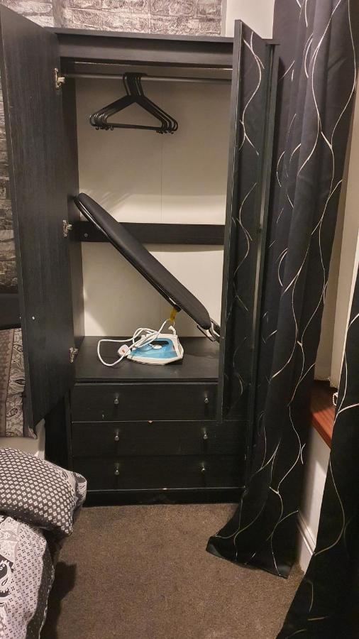 Apartment 2 Bedroom House, Tunstall, Stoke-on-trent. *