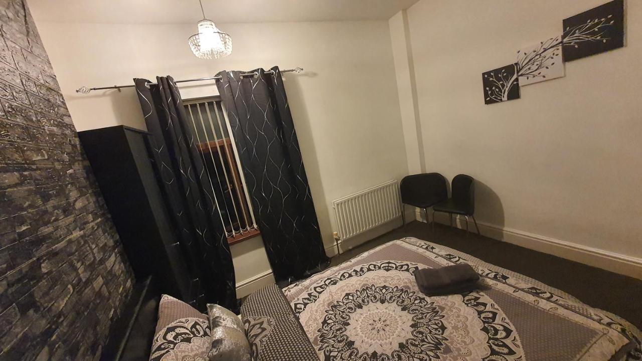 2 Bedroom House, Tunstall, Stoke-on-trent. Apartment *