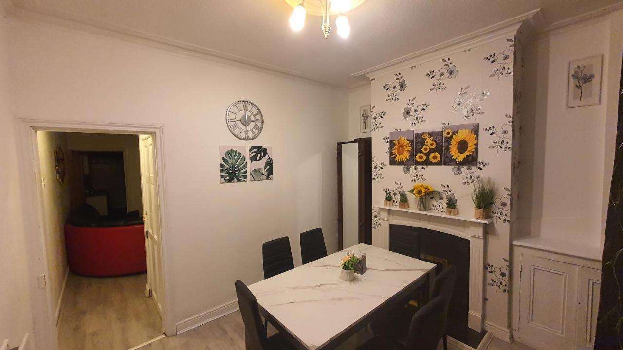 Apartment 2 Bedroom House, Tunstall, Stoke-on-trent. *
