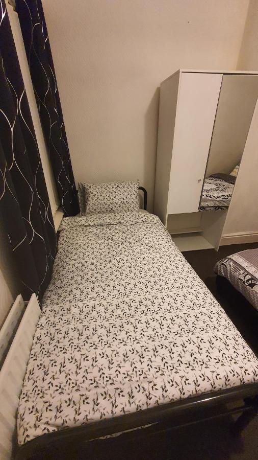 2 Bedroom House, Tunstall, Stoke-on-trent. Apartment *