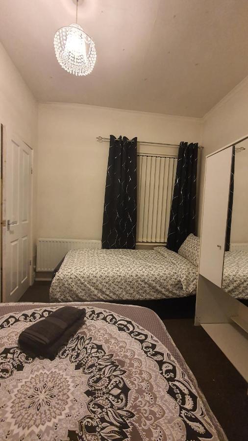 2 Bedroom House, Tunstall, Stoke-on-trent. Apartment *