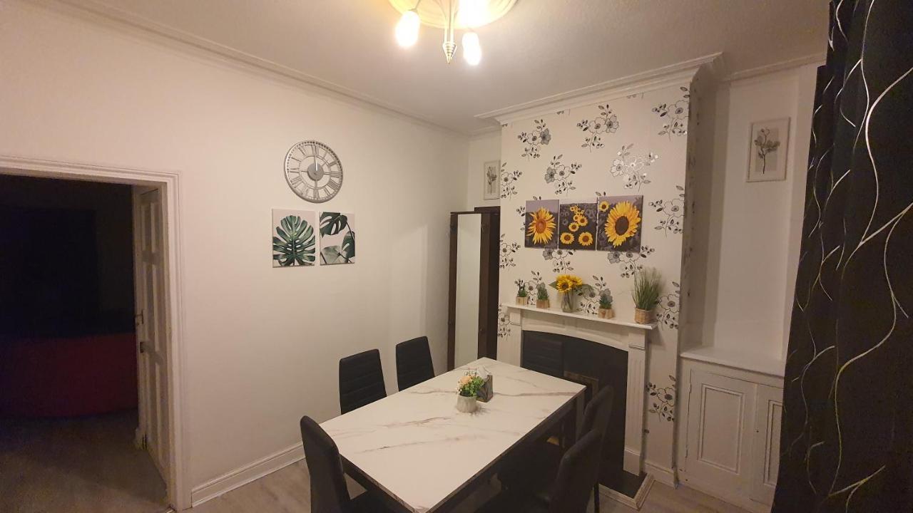 2 Bedroom House, Tunstall, Stoke-on-trent. Apartment