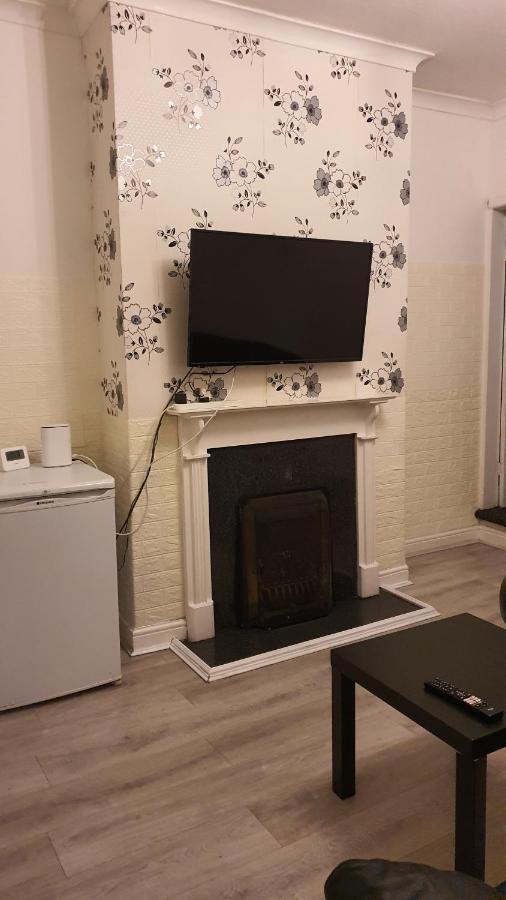 2 Bedroom House, Tunstall, Stoke-on-trent.