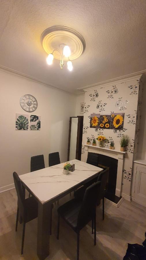 2 Bedroom House, Tunstall, Stoke-on-trent. *