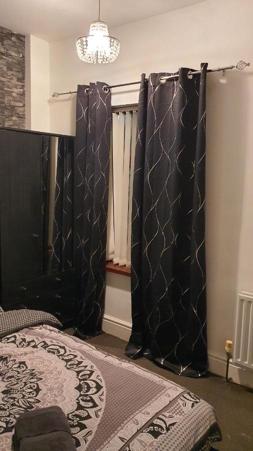 2 Bedroom House, Tunstall, Stoke-on-trent. Apartment