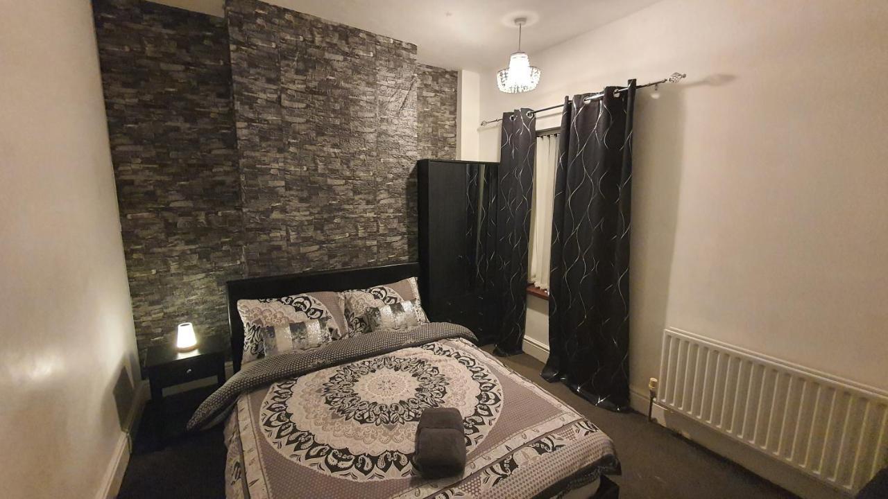 2 Bedroom House, Tunstall, Stoke-on-trent. Apartment *