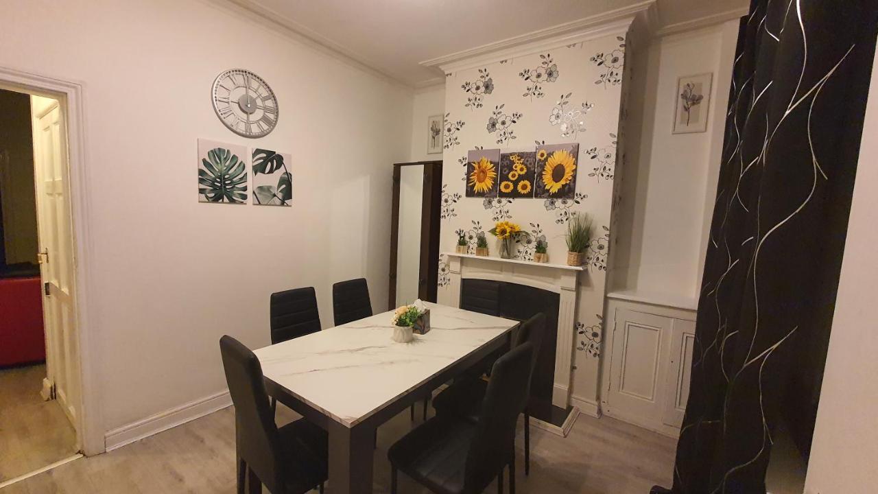 2 Bedroom House, Tunstall, Stoke-on-trent. Apartment *