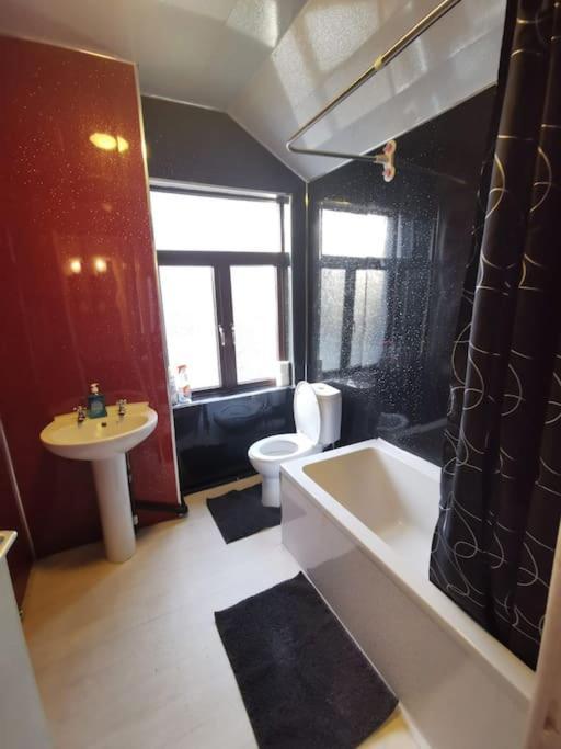 2 Bedroom House, Tunstall, Stoke-on-trent.